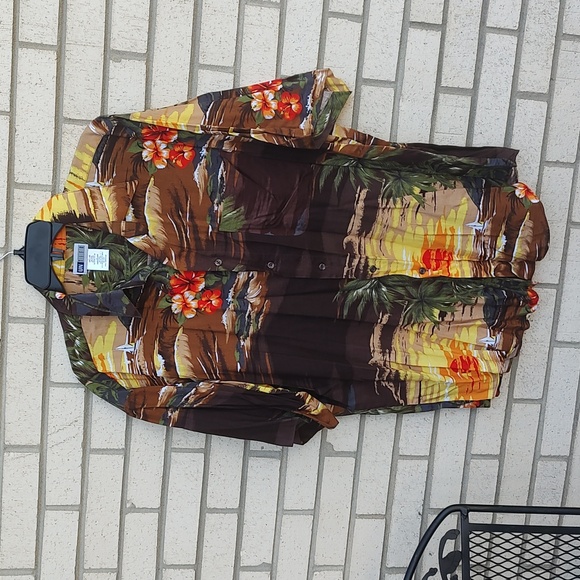 Hawaiian Men's Shirt - Picture 3 of 7